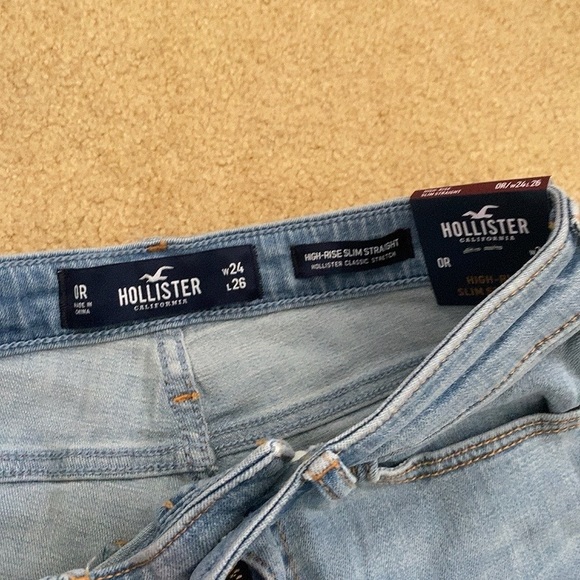 NWT Hollister High Rise Slim Straight Jeans - Picture 2 of 3